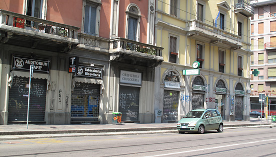 ShutteredBusinessesVastParking ShutteredBusinessesVastParking
