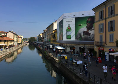 Tanqueray Gin ad, 4 floors high.