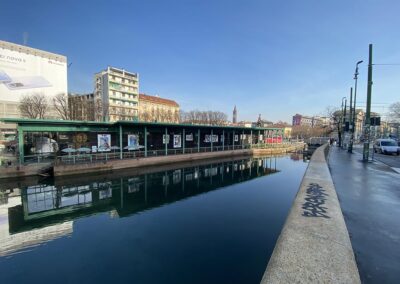 Market stalls at La Darsena.