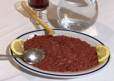 Carne cruda - Steak tartare (chopped, raw beef)