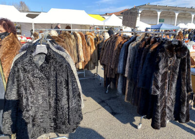 Fur coats for 100€ each