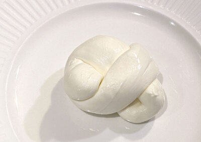 Mozzarella knot "nodino". Yes, it can be untied.